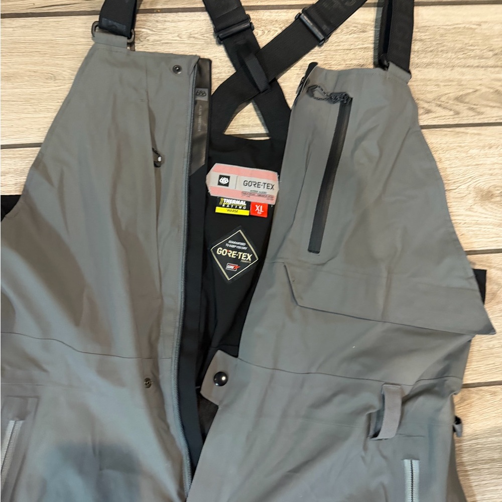 686 GORE-TEX Black and Gray Snow Bib